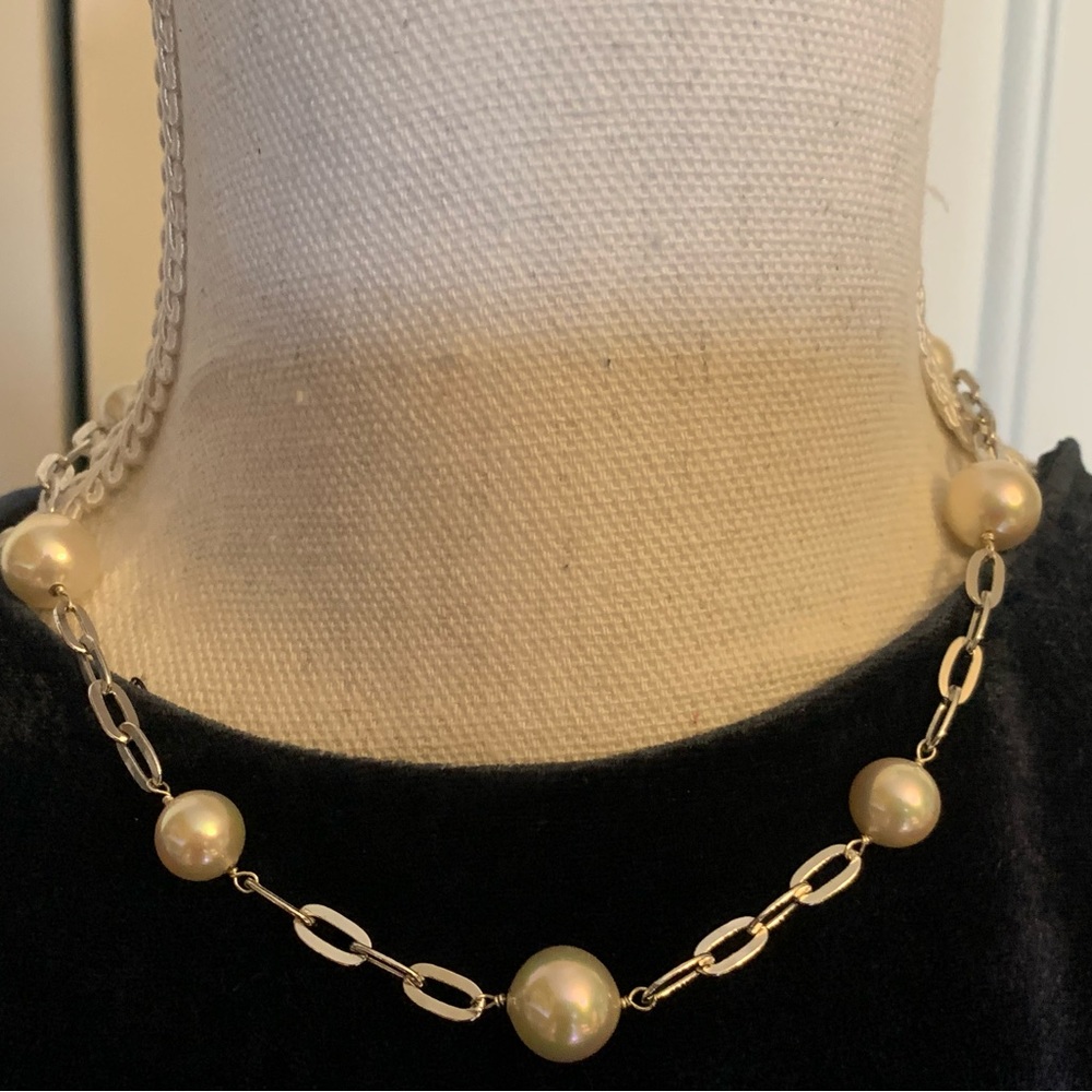 Beautiful silver chain with seven faux pearls 17”